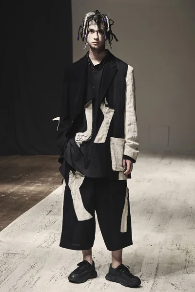 Look 24